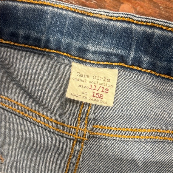 Zara Classic Blue Jean Shorts - Picture 2 of 3